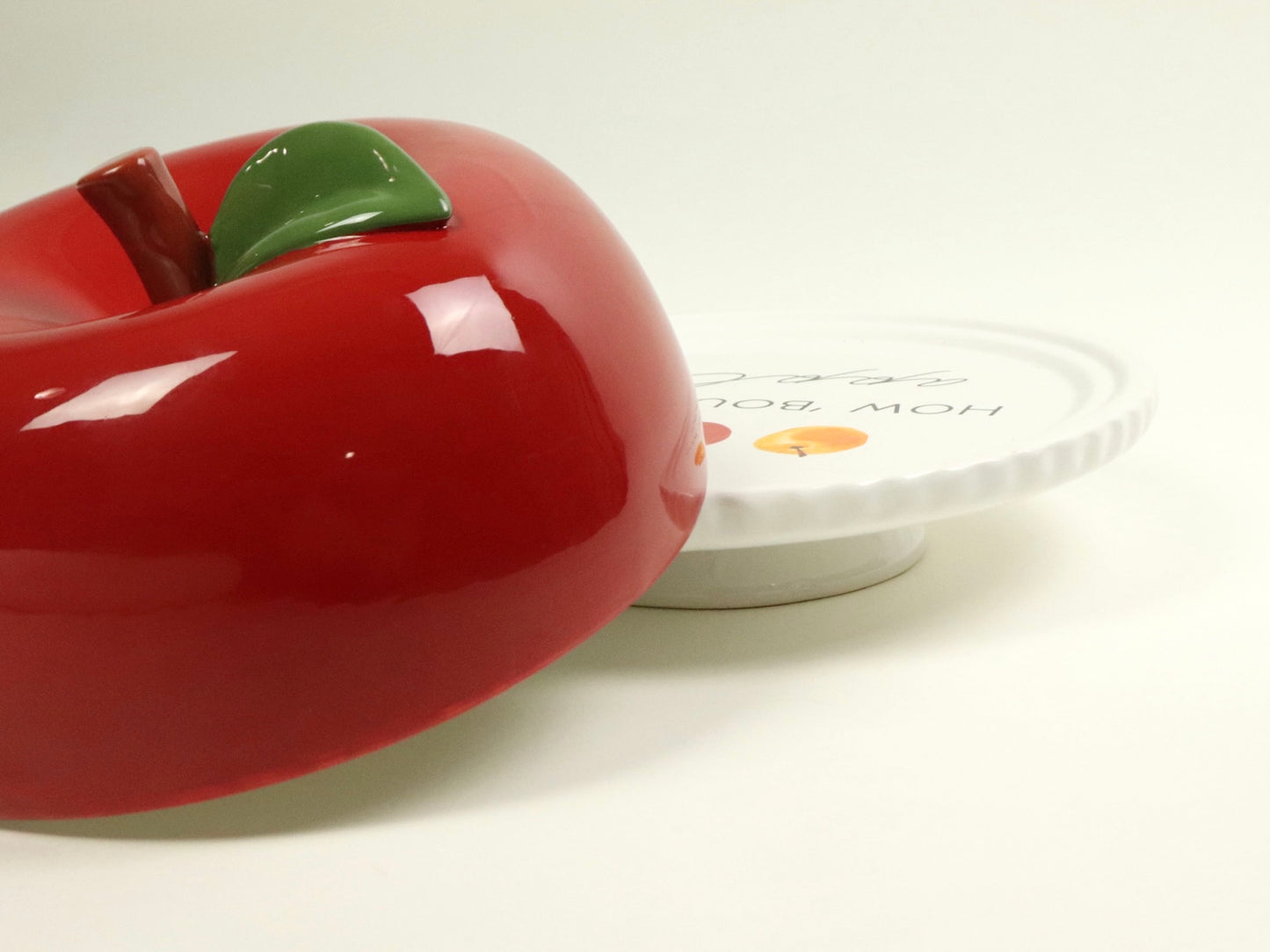 Ceramic Apple/Cherry Pie Dish with Lid