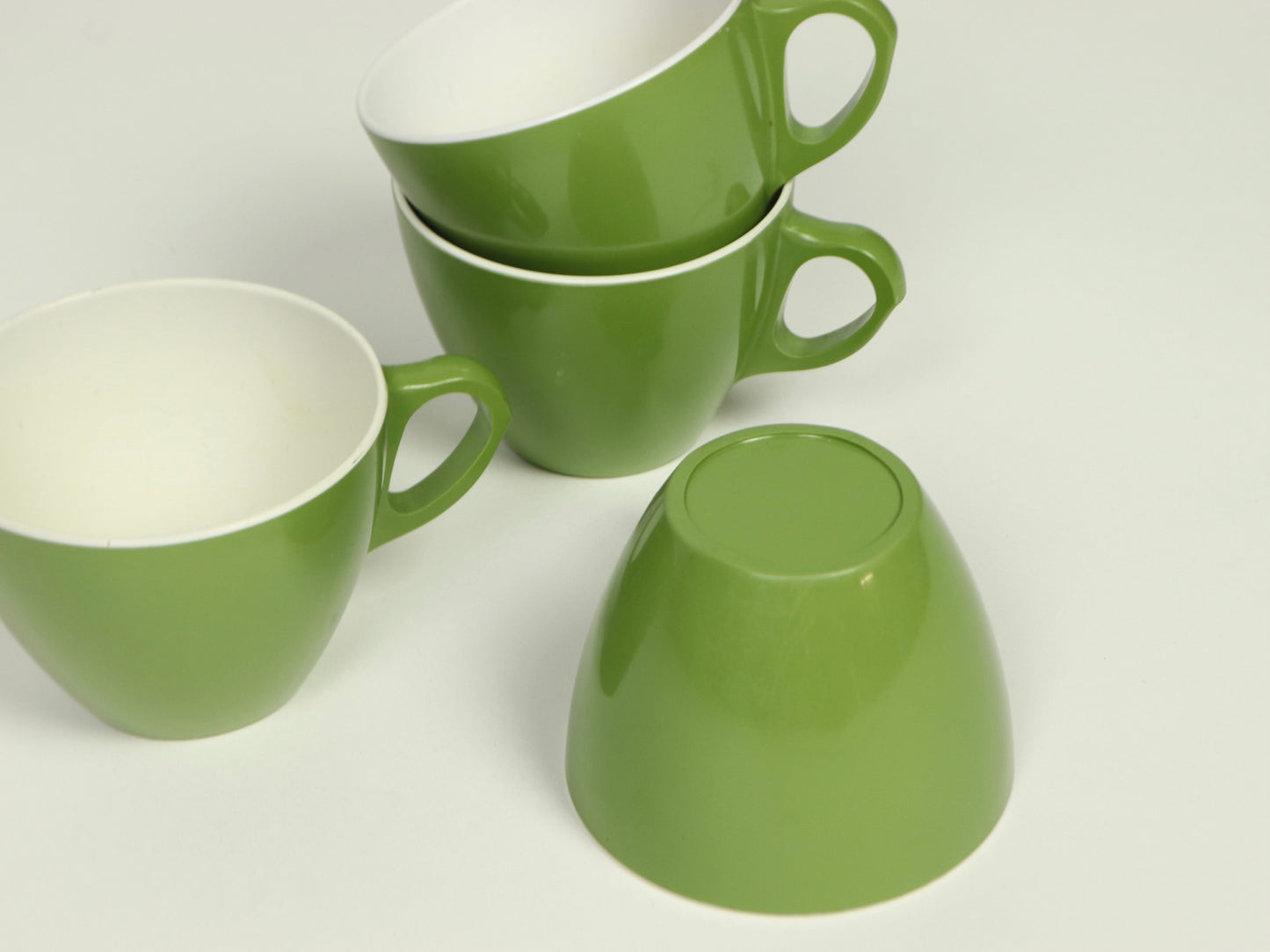 Avocado Green Space Age Melamine Mug Set, 1970s Vintage