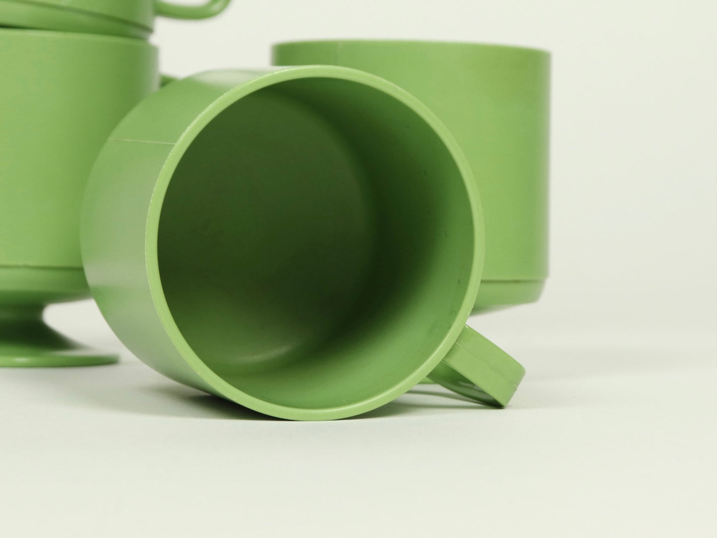 Avocado Green Space Age Melamine Mug Set, 1970s Vintage