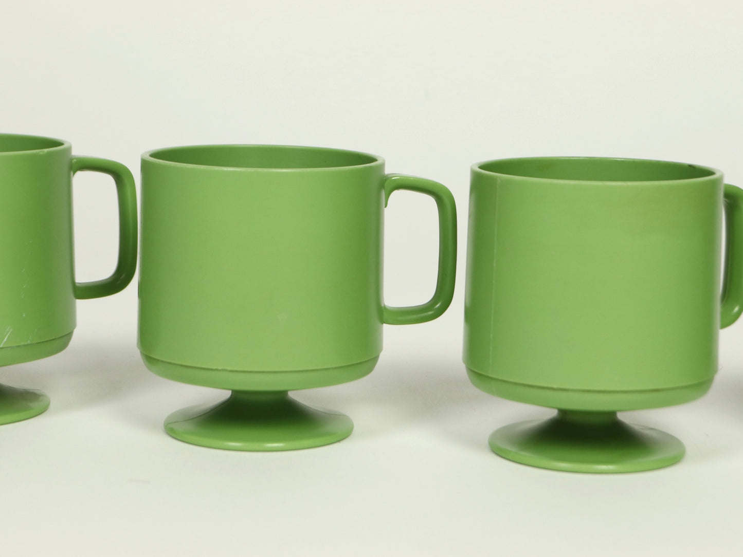 Avocado Green Space Age Melamine Mug Set, 1970s Vintage