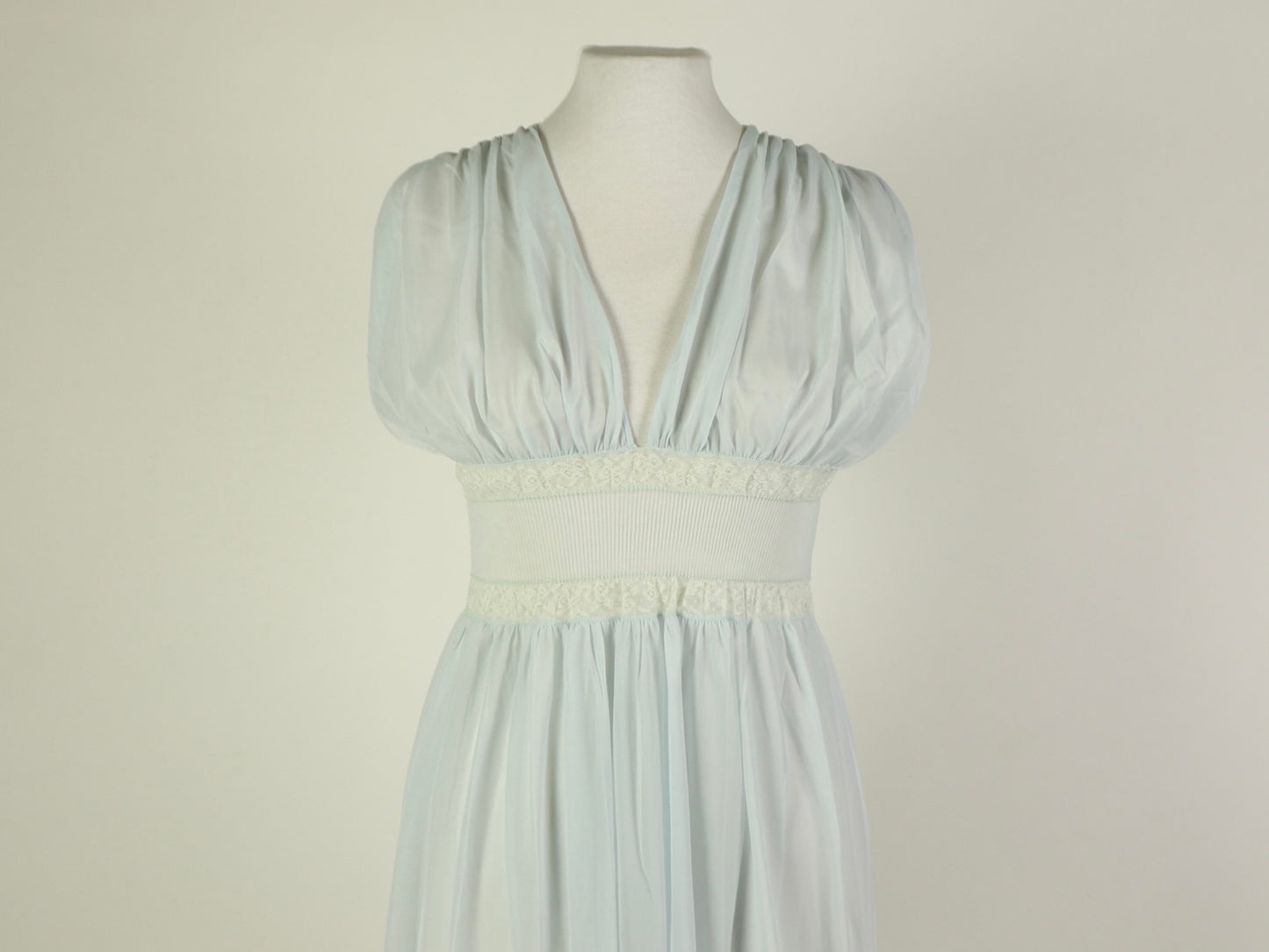 Light Blue Lace Slip dress/nightgown, 1960s Vintage